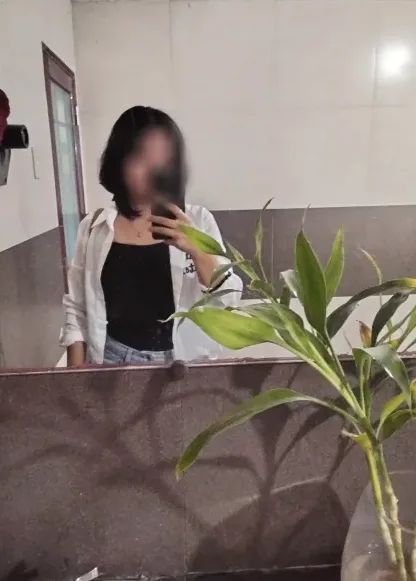 Bettina, 25
