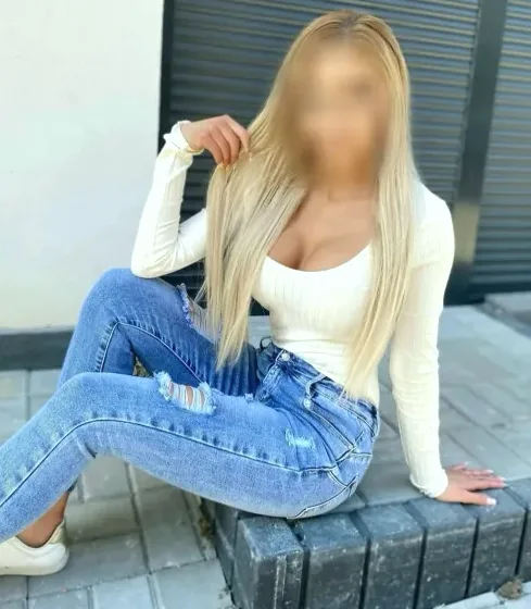 Celine, 32