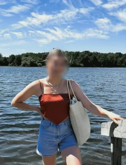 Corinna, 24