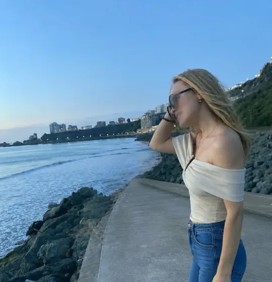 Denise, 19