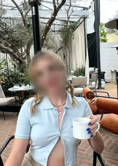Denise, 27