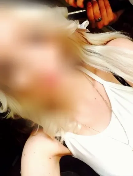 Elisabeth, 37