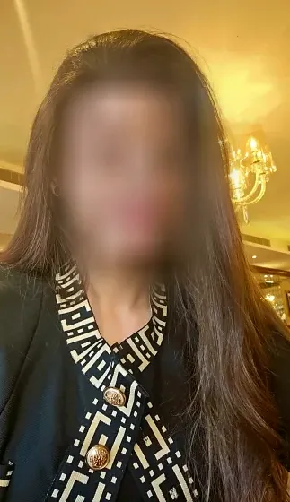 Elisabeth, 37
