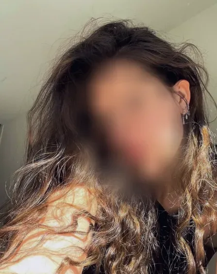 Emma, 19