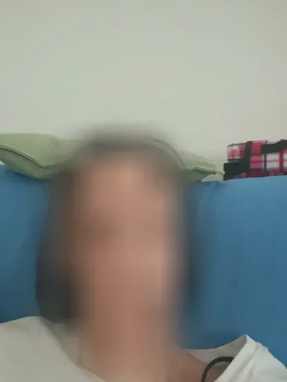 Julia, 38