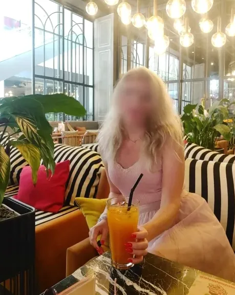 Lara, 38