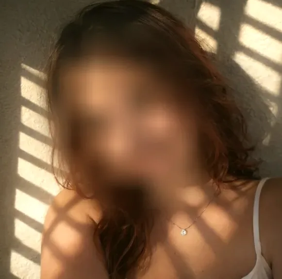 Larissa, 23