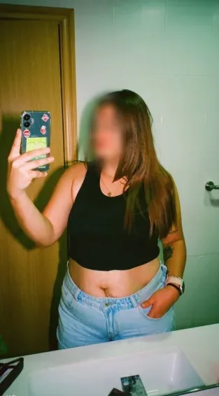 Yvonne, 28